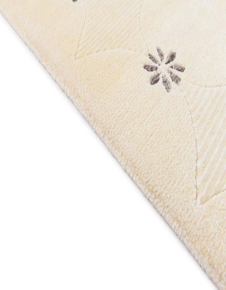 Detail image of 5' 1 x 6' 6  Hand Knotted Darya Wool Rug