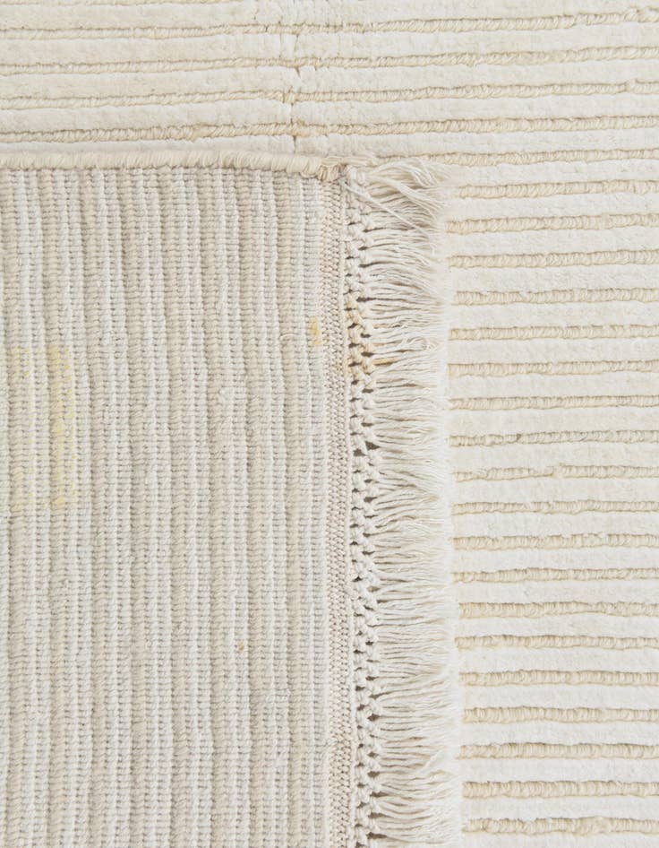 Detail image of 4' 11 x 6' 7  Hand Knotted Darya Wool Rug