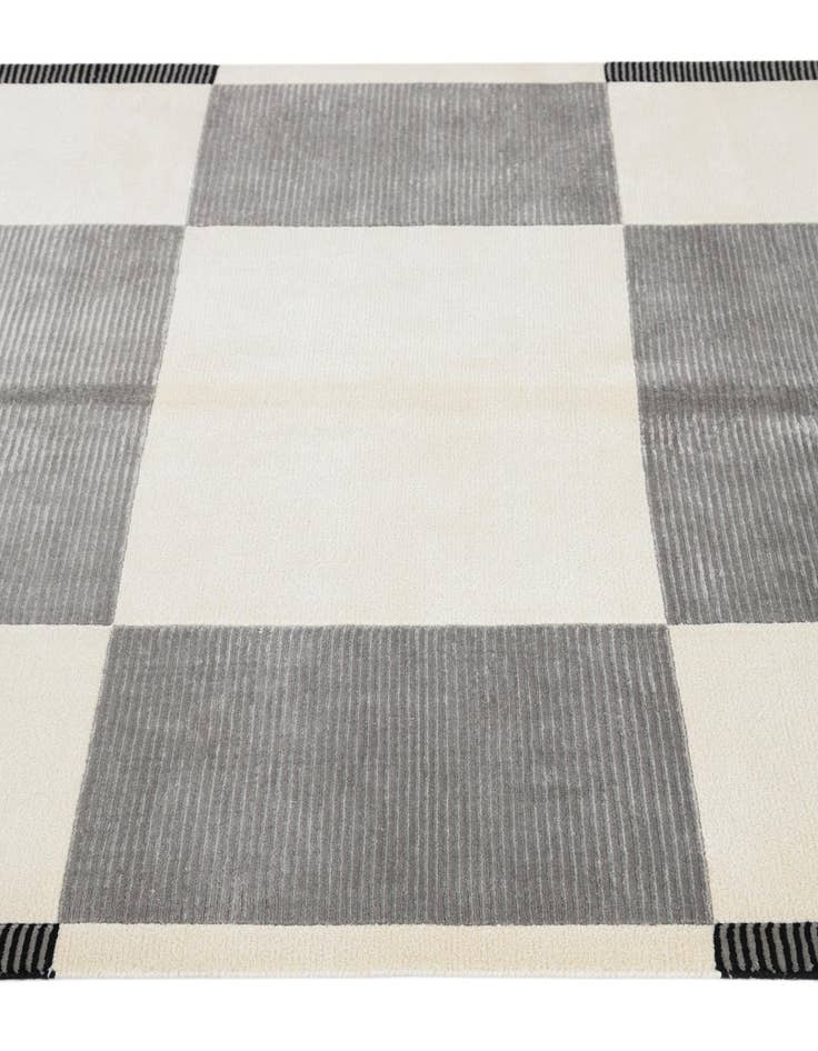 Detail image of 4' 11 x 6' 8  Hand Knotted Darya Wool Rug