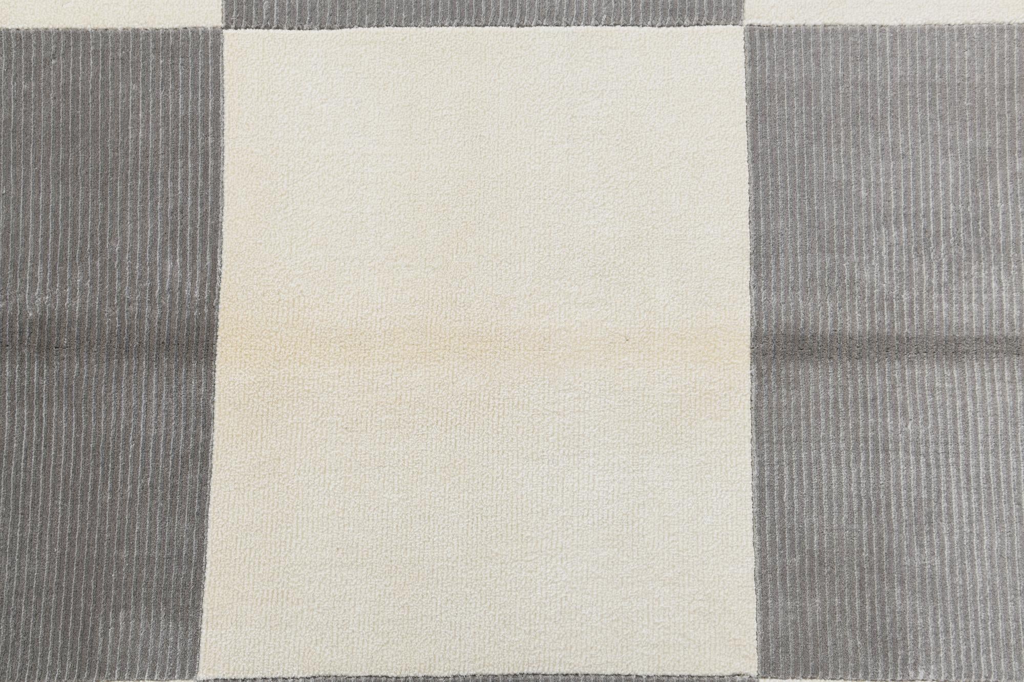 4' 11 x 6' 8 Hand Knotted Darya Wool Rug