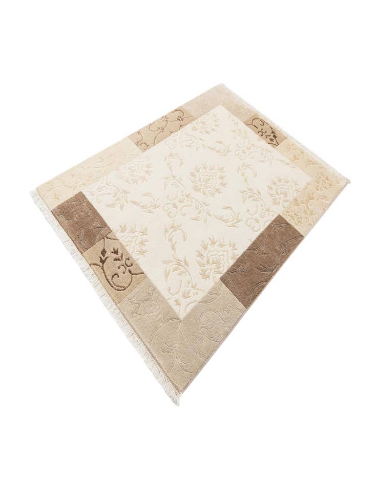 Detail image of 4' 7 x 6' 9  Hand Knotted Darya Wool Rug