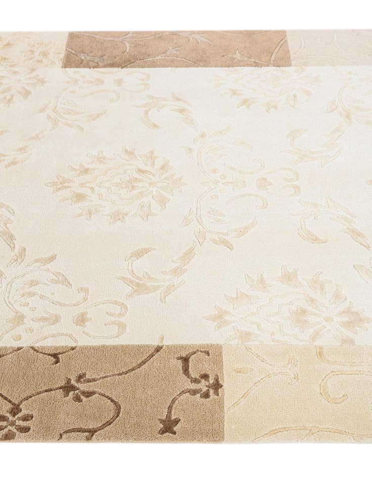 Detail image of 4' 7 x 6' 9 Hand Knotted Darya Wool Rug