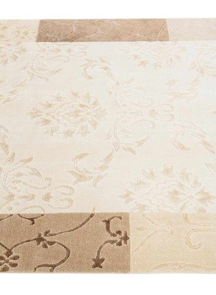 Detail image of 4' 7 x 6' 9 Hand Knotted Darya Wool Rug
