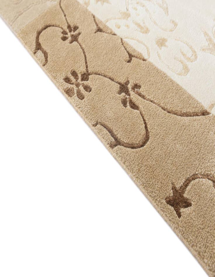 Detail image of 4' 7 x 6' 9  Hand Knotted Darya Wool Rug