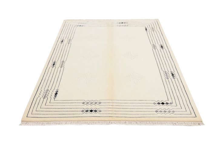 Detail image of 4' 8 x 6' 9 Hand Knotted Darya Wool Rug