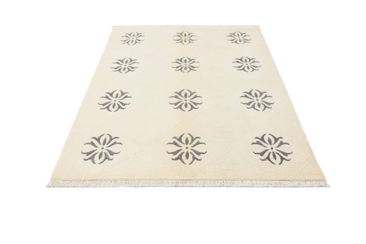 Detail image of 4' 7 x 6' 9 Hand Knotted Darya Wool Rug