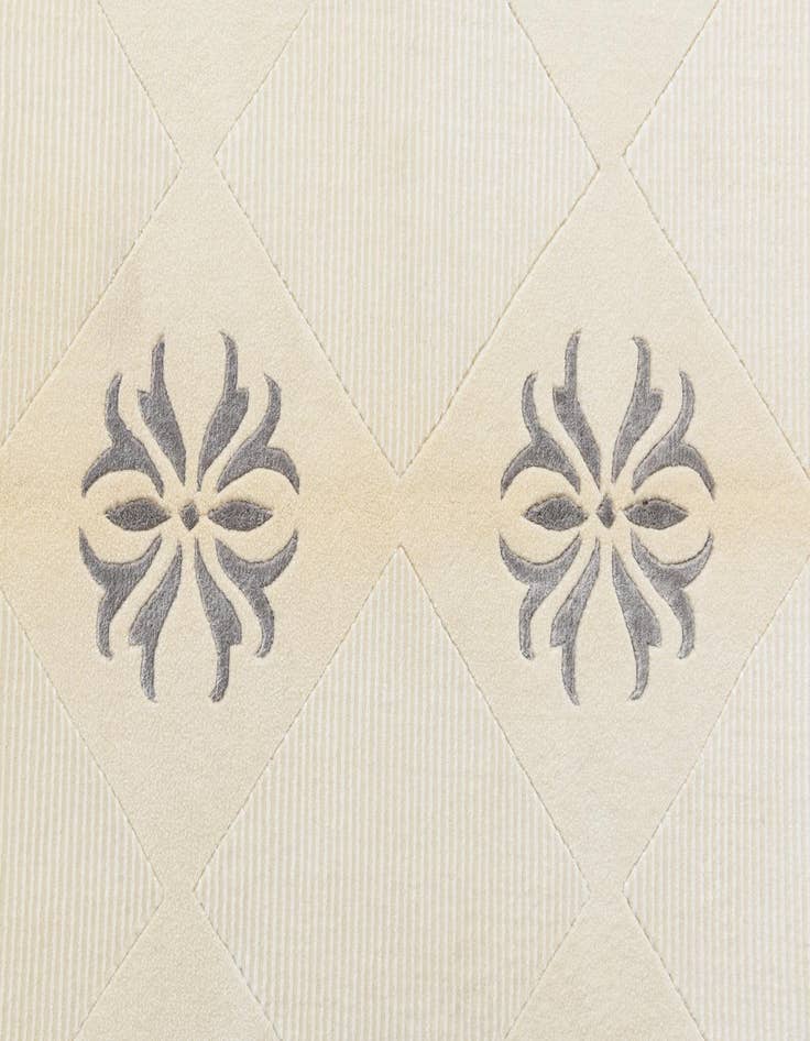 Detail image of 4' 7 x 6' 9  Hand Knotted Darya Wool Rug