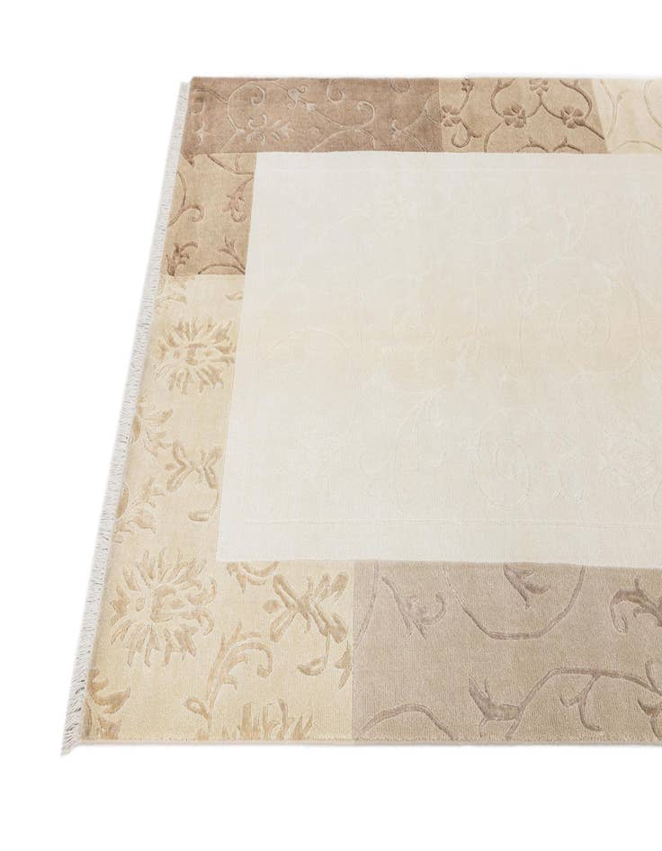 Detail image of 4' 7 x 6' 11  Hand Knotted Darya Wool Rug