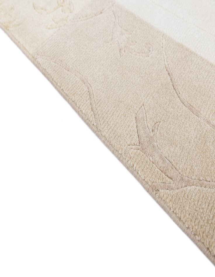 Detail image of 4' 7 x 6' 11  Hand Knotted Darya Wool Rug