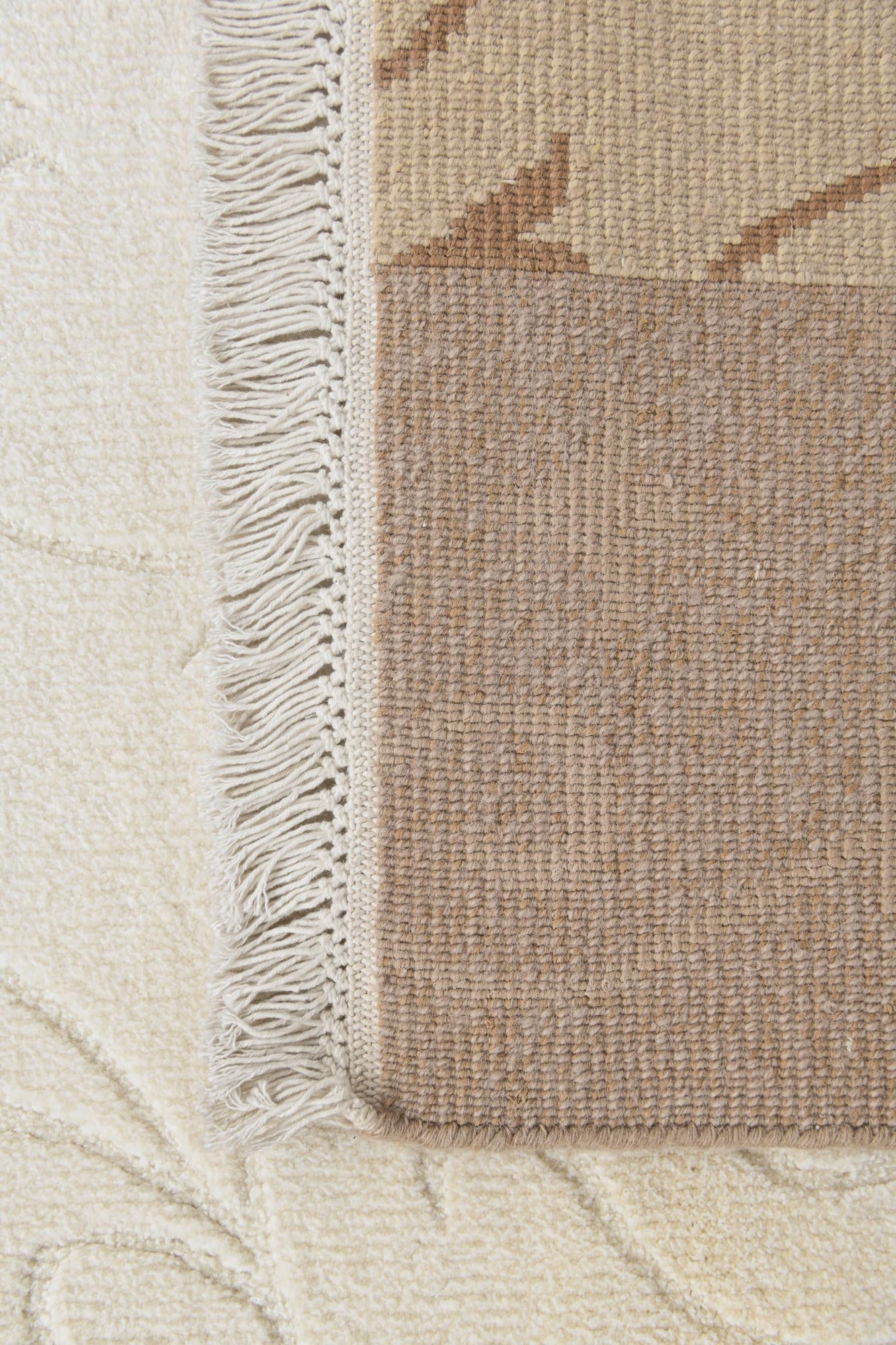 4' 7 x 6' 11 Hand Knotted Darya Wool Rug