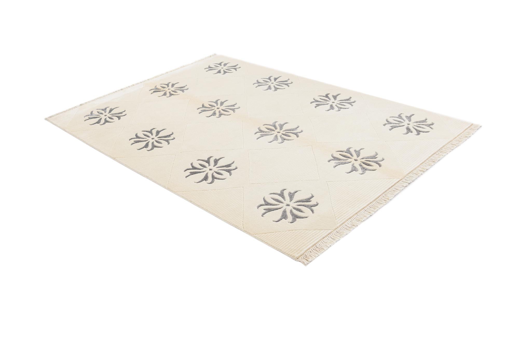 4' 7 x 6' 7 Hand Knotted Darya Wool Rug