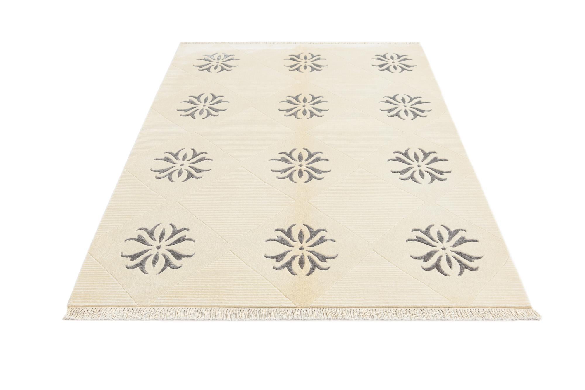 4' 7 x 6' 7 Hand Knotted Darya Wool Rug