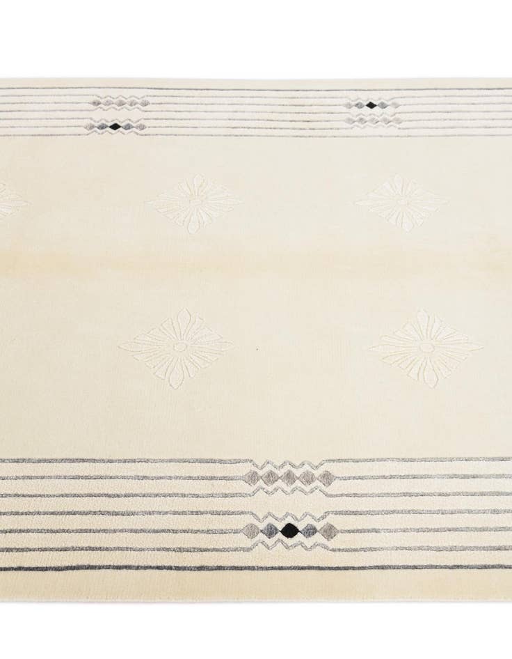 Detail image of 4' 6 x 6' 8  Hand Knotted Darya Wool Rug