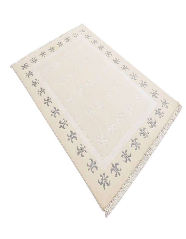 Detail image of 4' 11 x 6' 9  Hand Knotted Darya Wool Rug