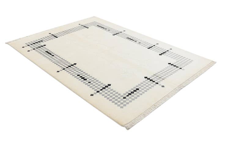 Detail image of 4' 10 x 6' 7 Hand Knotted Darya Wool Rug