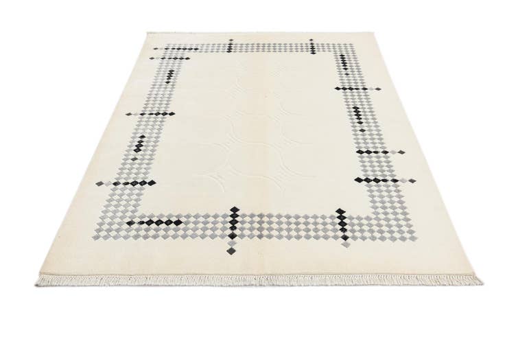 Detail image of 4' 10 x 6' 7 Hand Knotted Darya Wool Rug