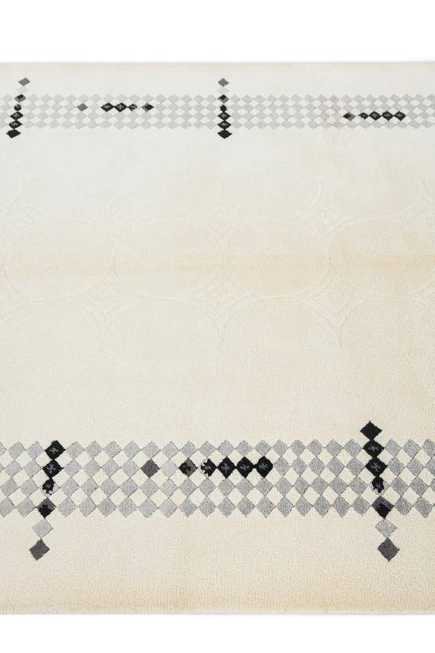 Detail image of 4' 10 x 6' 7 Hand Knotted Darya Wool Rug