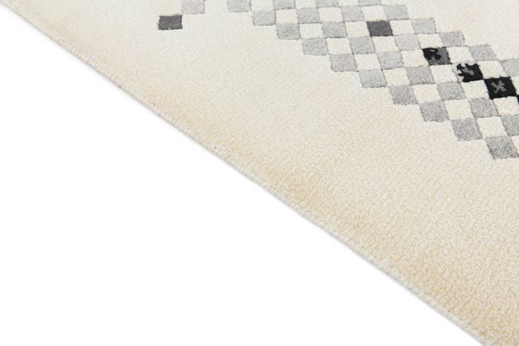 Detail image of 4' 10 x 6' 7 Hand Knotted Darya Wool Rug