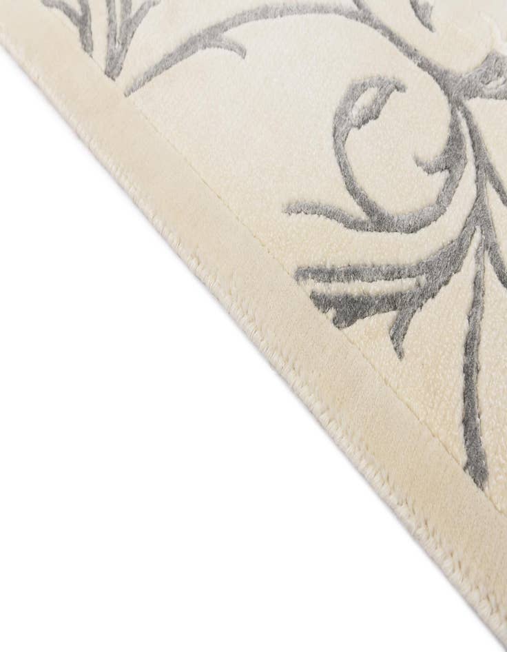 Detail image of 4' 11 x 6' 9  Hand Knotted Darya Wool Rug