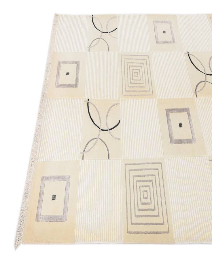 Detail image of 4' 11 x 6' 11  Hand Knotted Darya Wool Rug