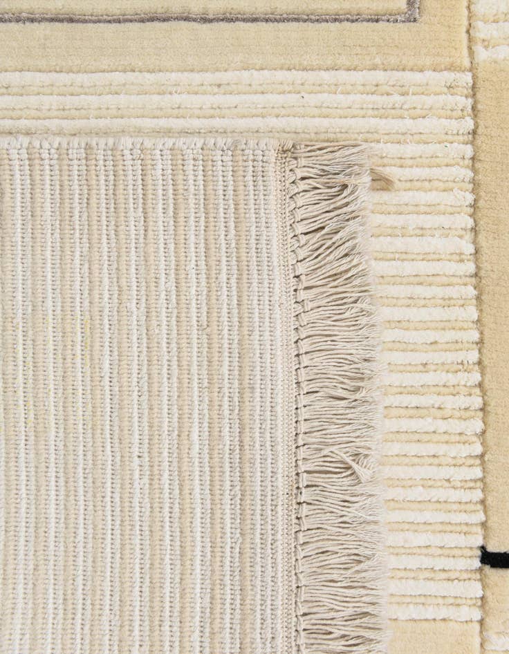 Detail image of 4' 11 x 6' 11  Hand Knotted Darya Wool Rug