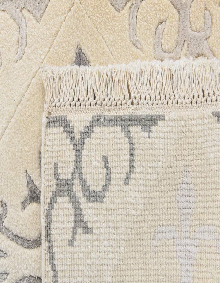 Detail image of 4' 7 x 6' 7  Hand Knotted Darya Wool Rug