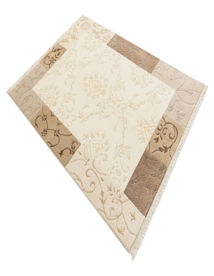 Detail image of 4' 7 x 6' 7  Hand Knotted Darya Wool Rug