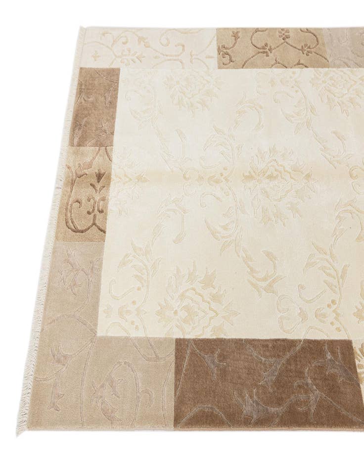 Detail image of 4' 7 x 6' 7  Hand Knotted Darya Wool Rug