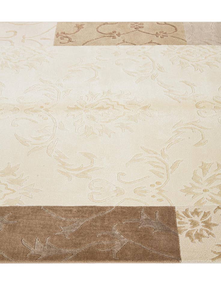 Detail image of 4' 7 x 6' 7  Hand Knotted Darya Wool Rug