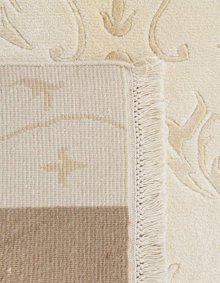 Detail image of 4' 7 x 6' 7  Hand Knotted Darya Wool Rug
