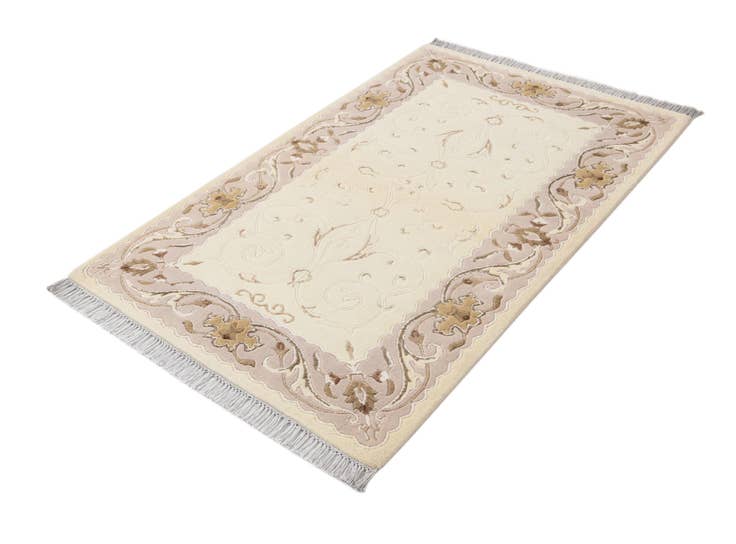 Detail image of 3' 1 x 4' 11 Hand Knotted Darya Wool Rug