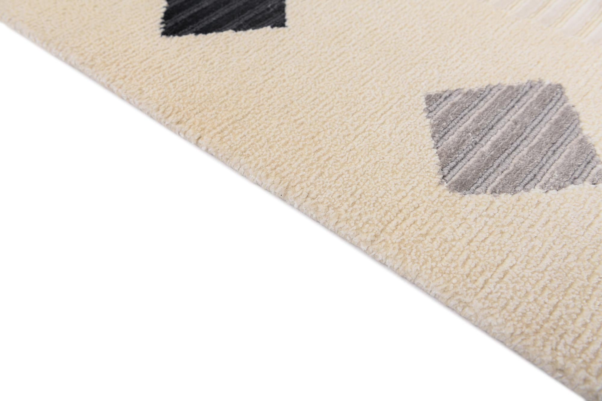 5' 7 x 8' Hand Knotted Darya Wool Rug