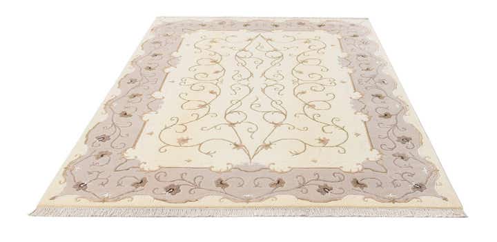 5' 8 x 7' 10 Darya Rug