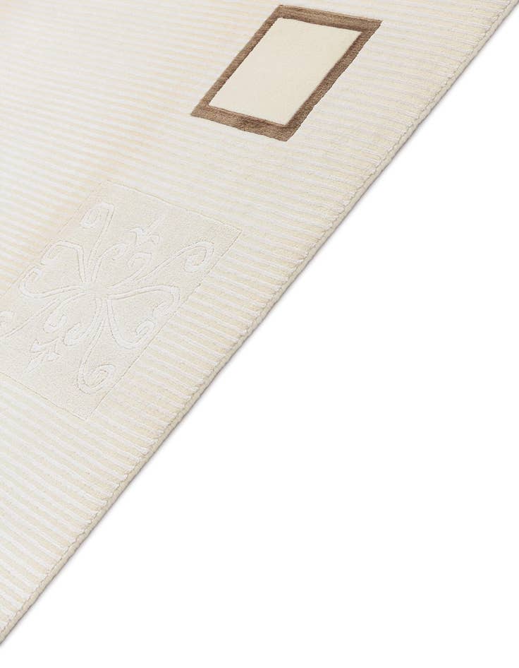 Detail image of 5' 5 x 8' Darya Rug