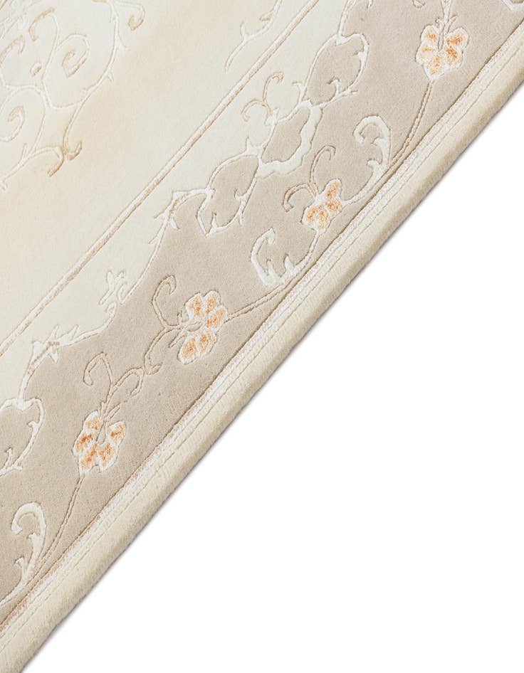 Detail image of 5' 7 x 8' Darya Rug