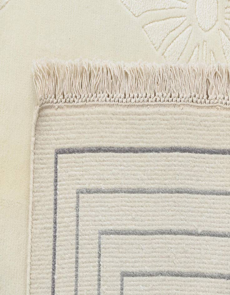 Detail image of 5' 7 x 8' 1 Darya Rug