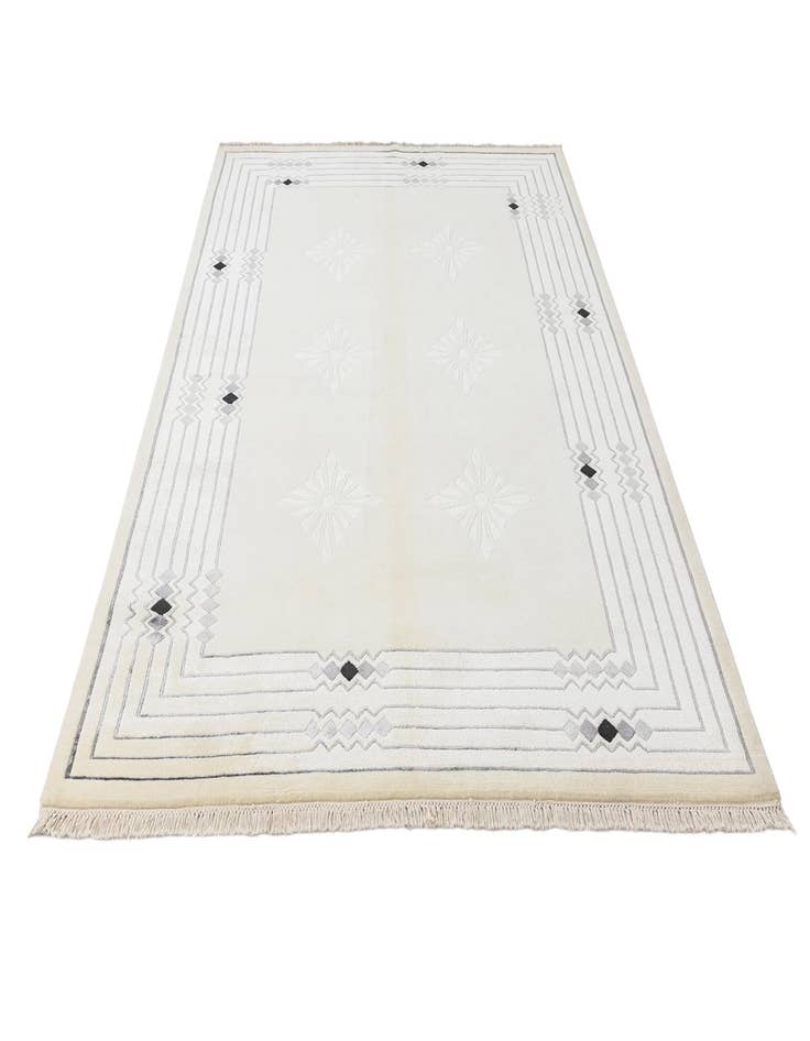 Detail image of 5' 7 x 8' 1 Darya Rug