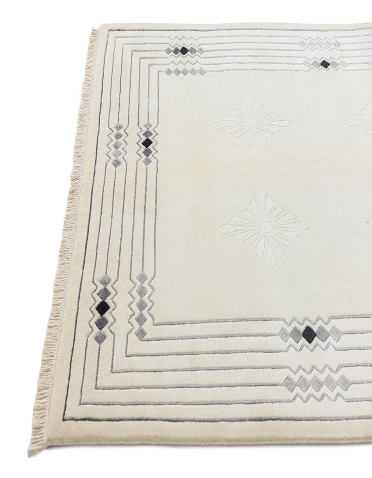 Detail image of 5' 7 x 8' 1 Darya Rug