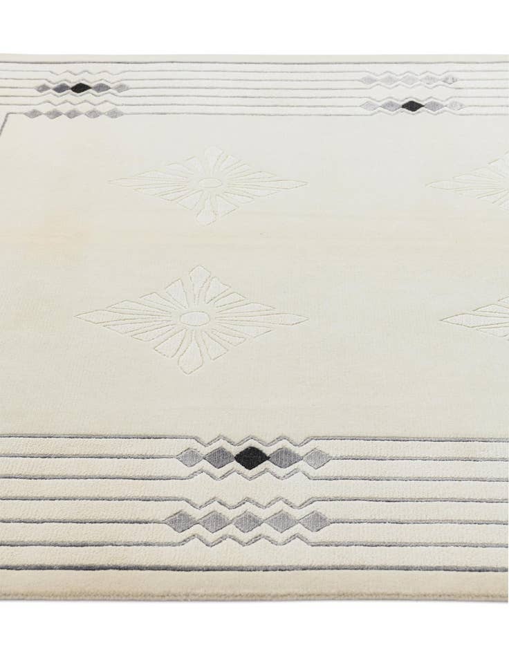 Detail image of 5' 7 x 8' 1 Darya Rug