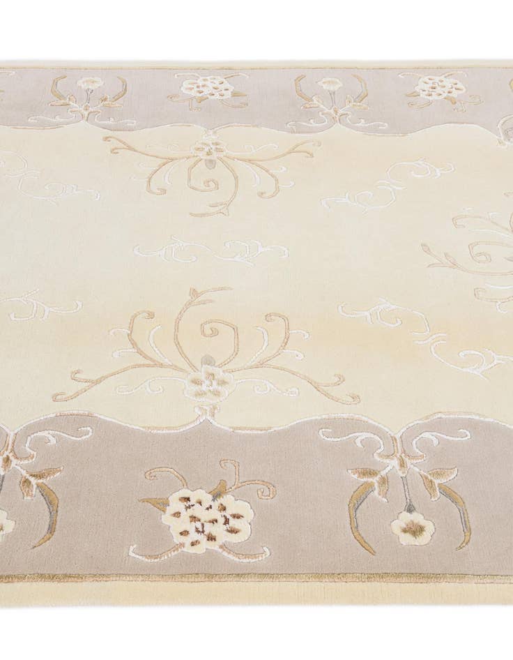 Detail image of 5' 9 x 8' Darya Rug