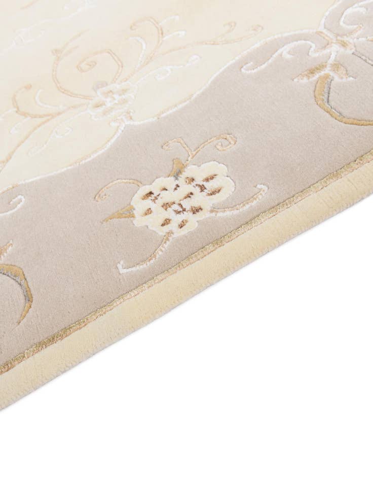 Detail image of 5' 9 x 8' Darya Rug