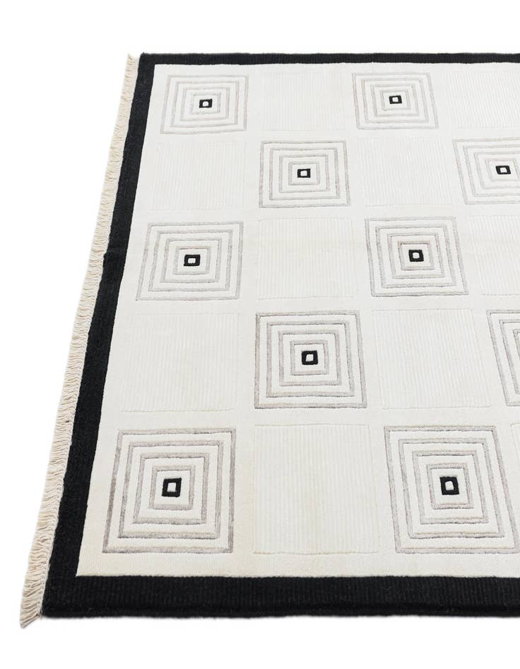 Detail image of 5' 7 x 7' 10 Darya Rug