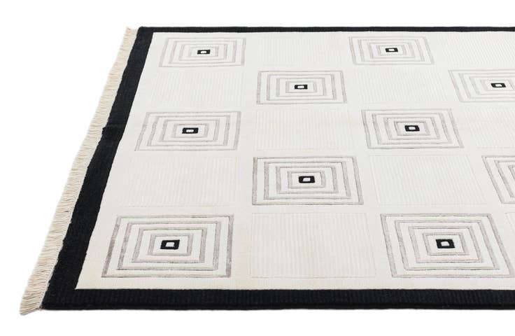 Detail image of 5' 7 x 7' 10 Darya Rug