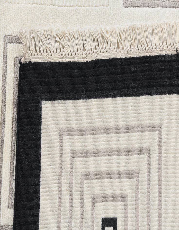 Detail image of 5' 7 x 7' 10 Darya Rug