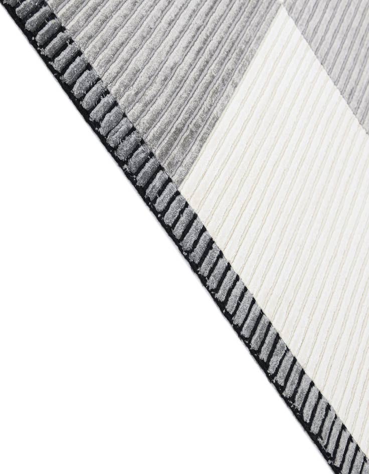 Detail image of 5' 7 x 8' 1 Darya Rug