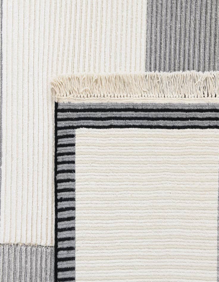 Detail image of 5' 7 x 8' 1 Darya Rug