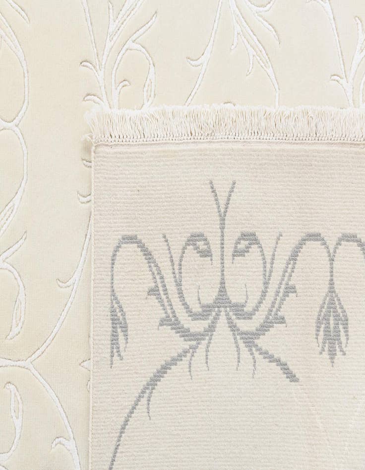 Detail image of 5' 7 x 7' 10 Darya Rug