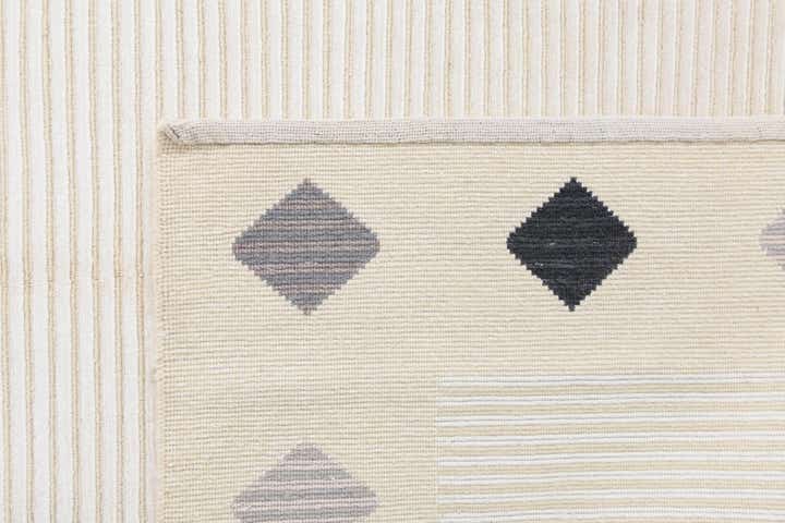 5' 9 x 8' Hand Knotted Darya Wool Rug