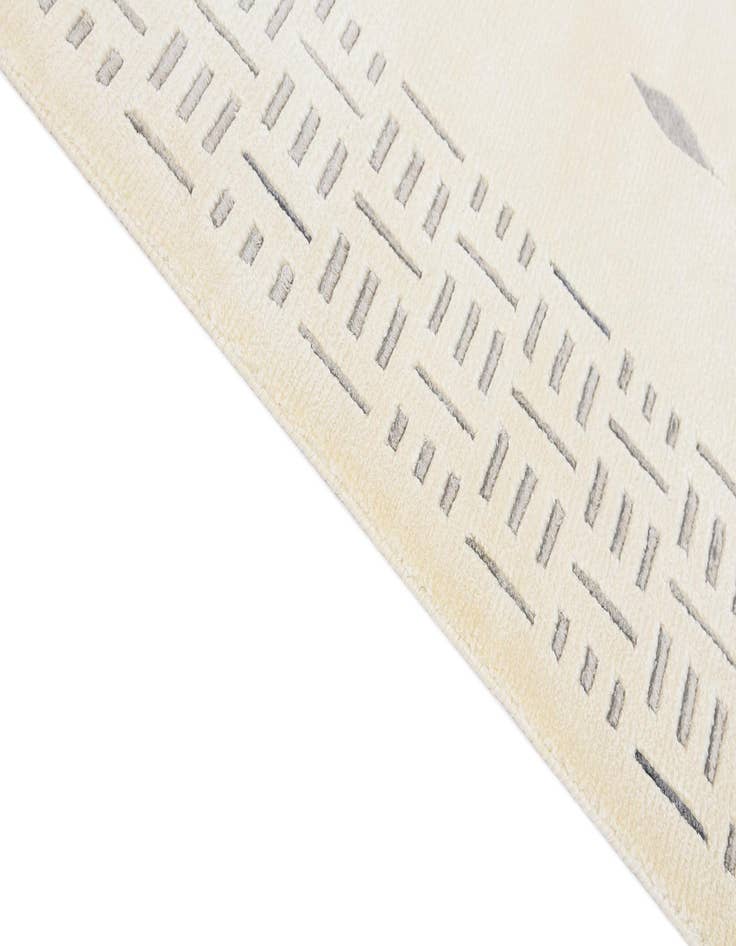 Detail image of 5' 7 x 8' 1 Darya Rug