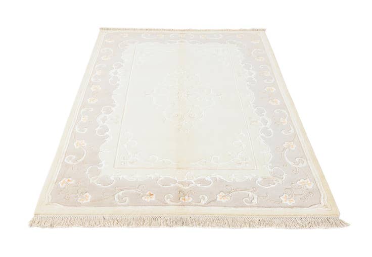 Detail image of 4' 1 x 6' Hand Knotted Darya Wool Rug